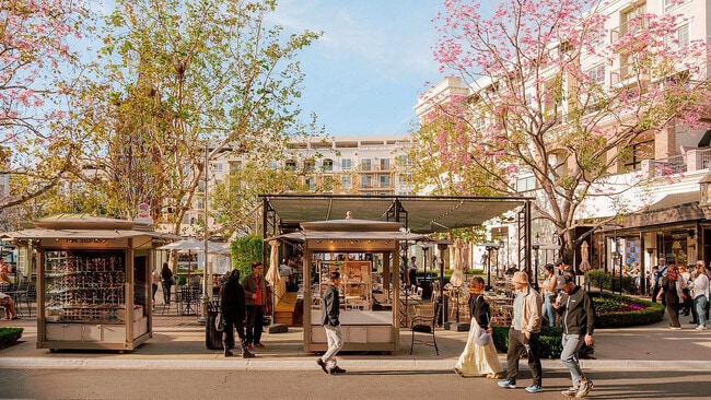 A pasos de Americana en Brand | Siguiente en Lex Glendale - Next on Lex