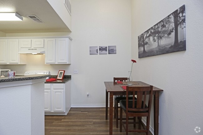 2BR,2BA - 1038SF - DINING AREA