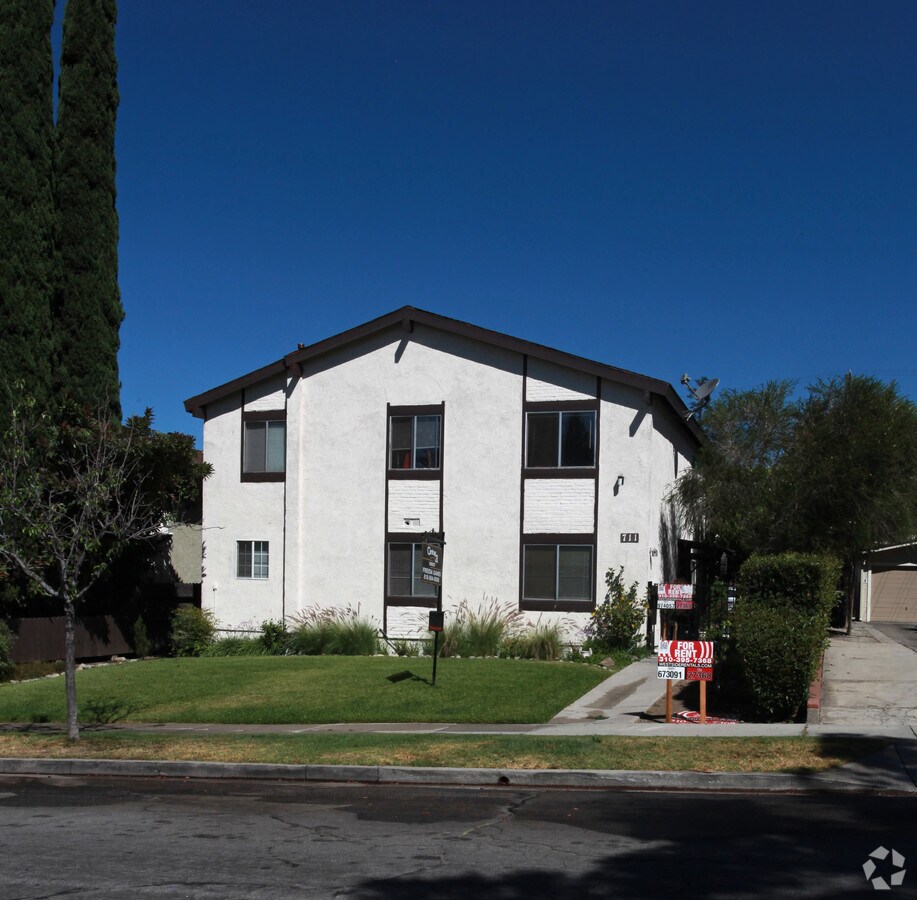 Photo - 711 E Tujunga Ave