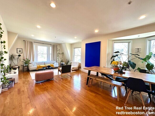 Building Photo - 14 Selkirk Rd Unit 3 Rental