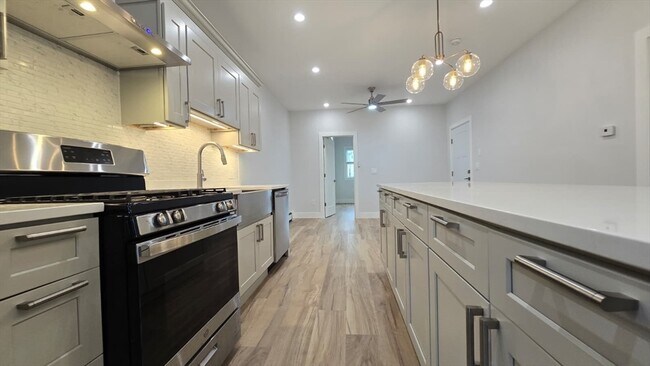 Building Photo - 53 W Eagle St Unit 2