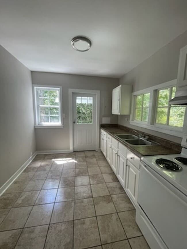 Photo - 122 S Main St