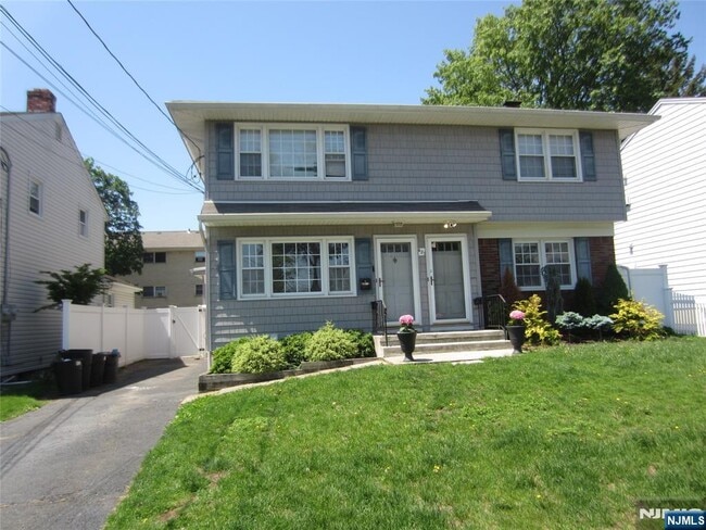 Photo - 423 Leonhardt Dr Townhome