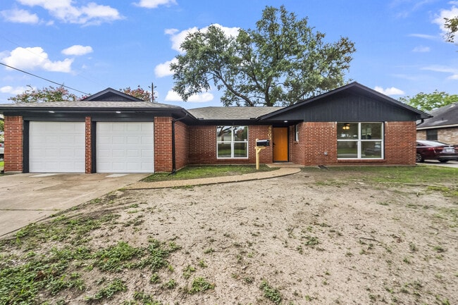 Photo - 4903 Mayflower St