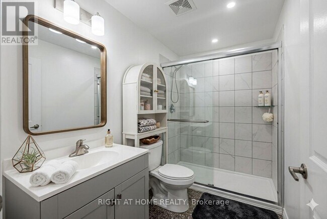 Photo - 936 Glen St Unit 208