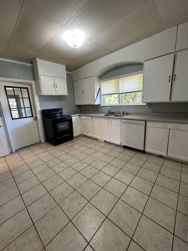 Photo - 500 W Walnut St