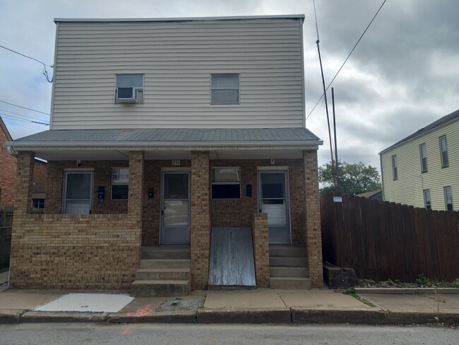 Front of building - 230 Beaver Ave Unit 3