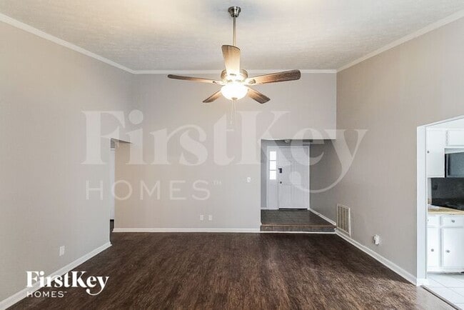 Photo - 401 Hemlock Dr