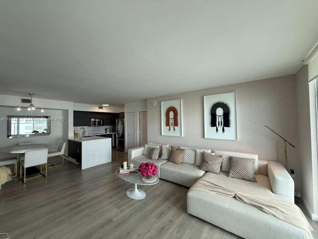 Building Photo - 1155 Brickell Bay Dr Unit 1408
