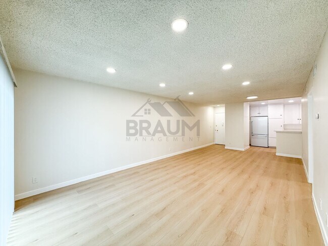 Building Photo - 6039 Whitsett Ave