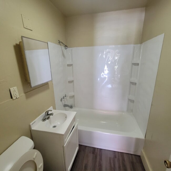 Near Southeast 2BR House w/Garage!