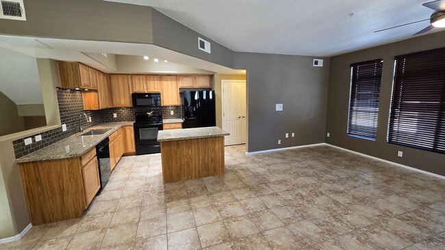 Building Photo - 16825 N 14th St