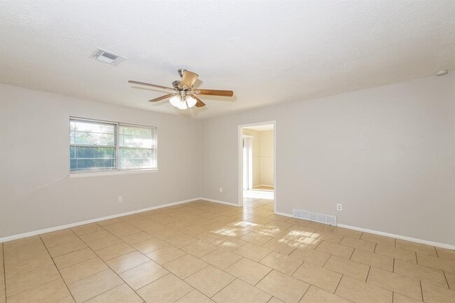Photo - 621 Juniper Ave