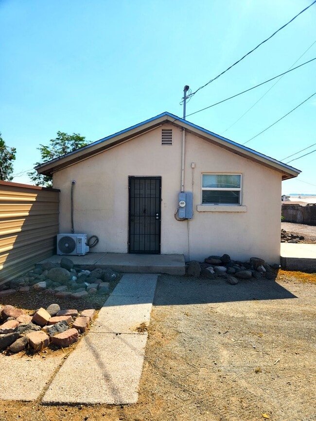 Photo - 1037 Brownlee Ave Unit B