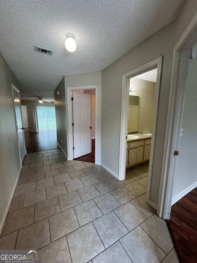 Photo - 15 Talbot Ct