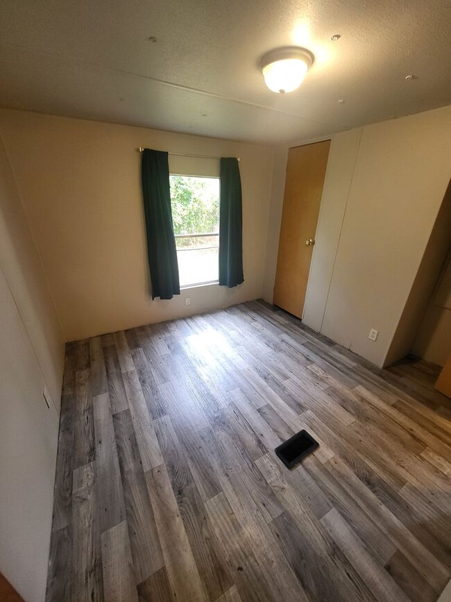 Photo - 650 SE 128th Ave