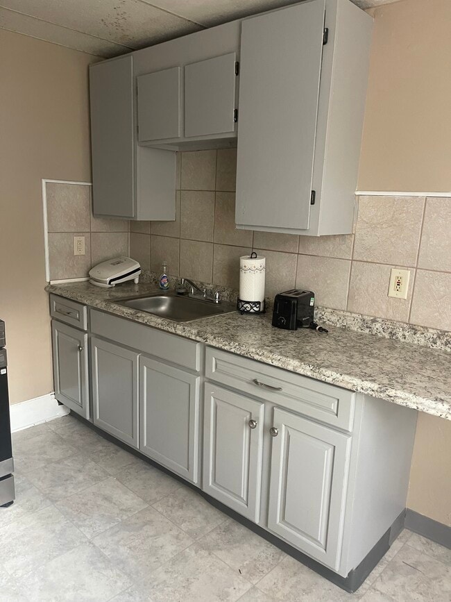 Photo - 1135 Lancaster Ave Unidad B