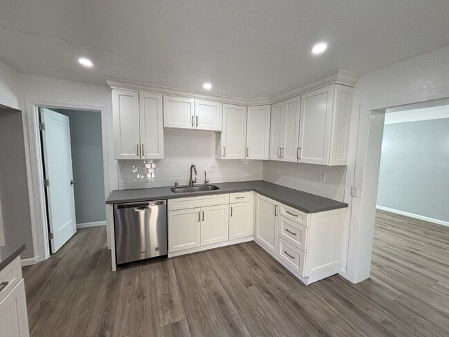 Photo - 1966 Ayers Rd Unidad A