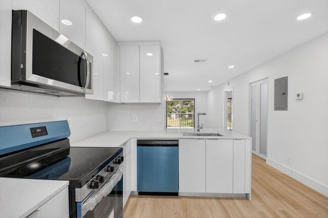 Photo - 300 W Hidden Valley Blvd