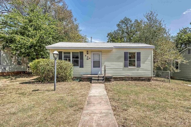 Building Photo - 606 N I St