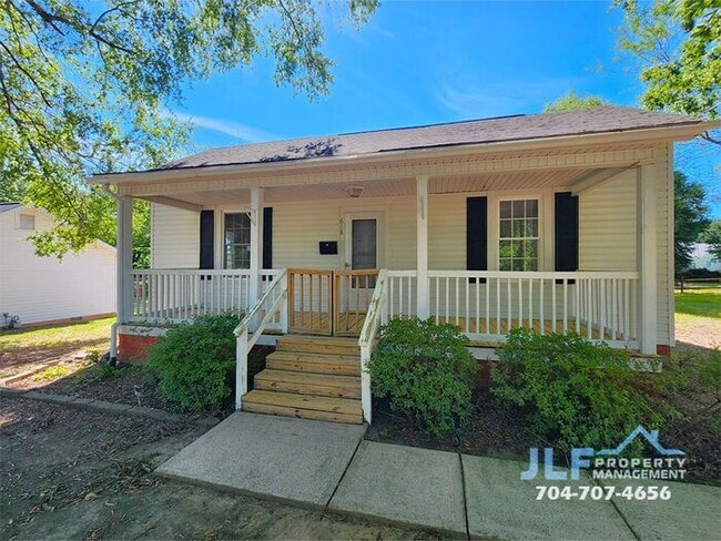 Photo - Cute 2 Bed/1 Bath Ranch in Downtown Kannapolis!