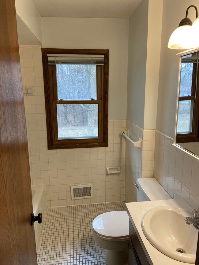 Photo - 1671-1673 Leone Unidad 1673