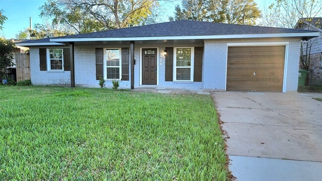 Building Photo - 3819 Heatherbrook Dr