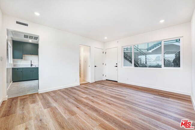 16185 Sunset Blvd Unidad 1