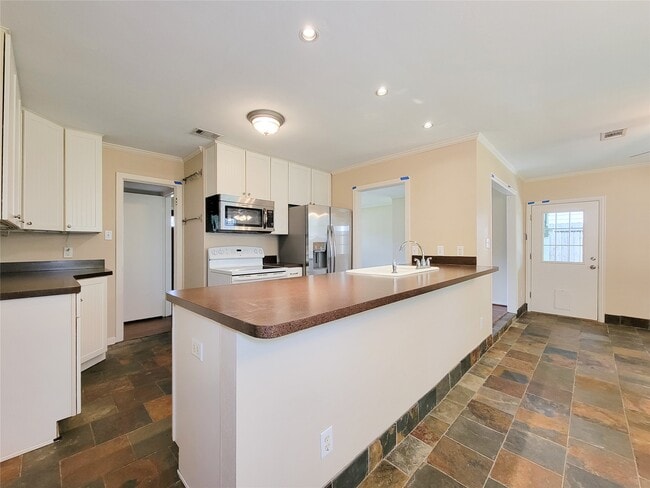 Photo - 1430 Cheshire Ln