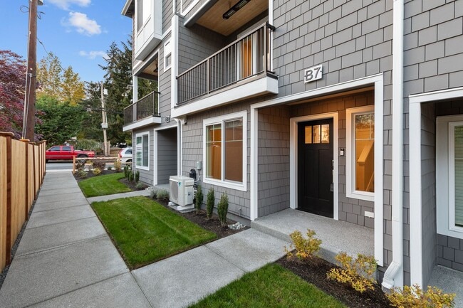 Photo - Modern 3 Bedroom Townhome with Designer Finishes in Lynnwood
