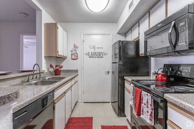 2 BR, 2 BA - 1,077 SF