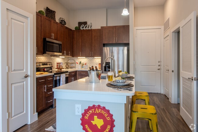 1 BR, 1 BA - 616 SF