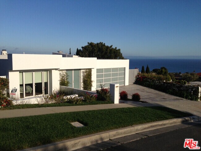 Building Photo - 3440 Shoreheights Dr Rental