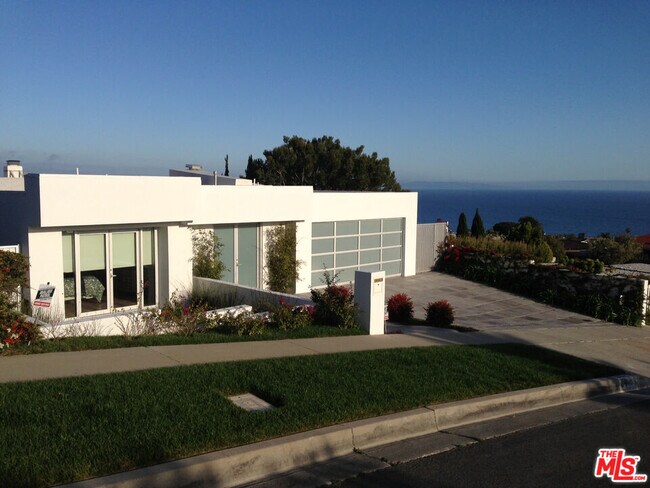 Photo - 3440 Shoreheights Dr House