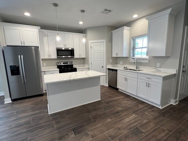 Photo - 3-Bed / 2.5-Bath Beautiful Townhomes