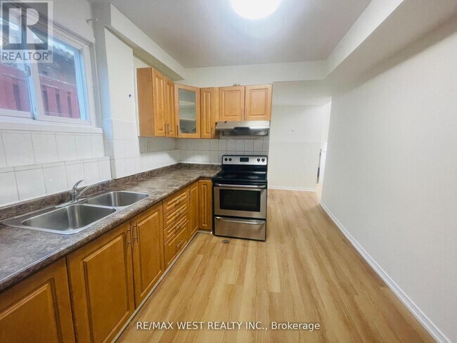 Photo - 82 Dafoe Crescent