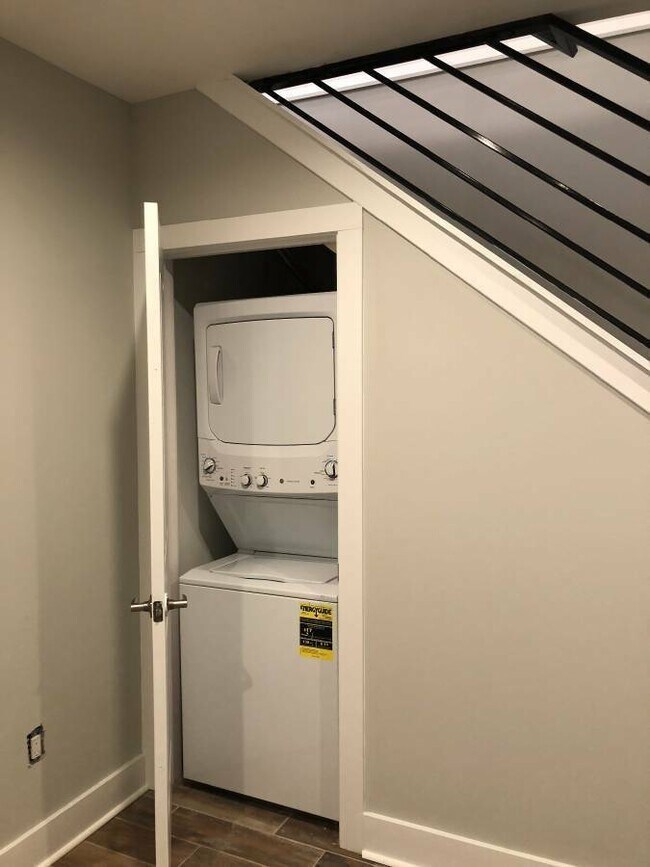 Photo - 1419 N Franklin St Unit 2