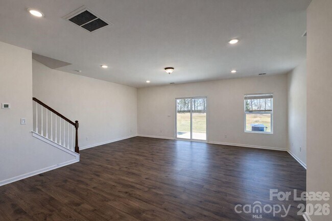 Photo - 2867 Aubrey St