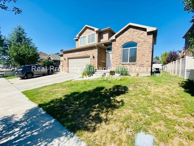 Photo - 5 Bedroom 3 Bathroom Riverton Home!