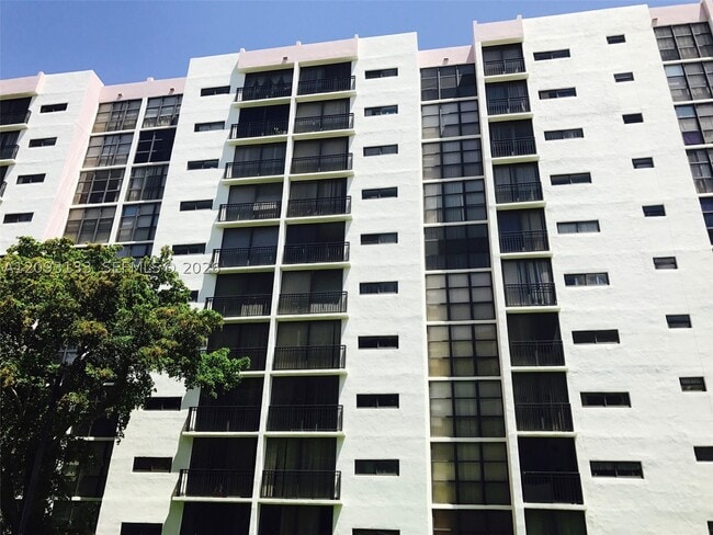 Building Photo - 17121 N Bay Rd Unit 720