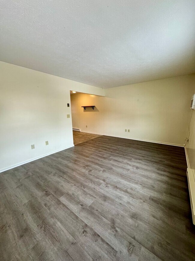 99 Dutch Mill Ct
