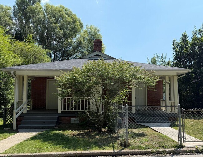 Photo - Swannanoa - Newly Renovated Beacon Village Cottage