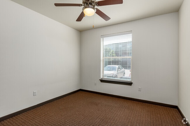 1BR, 1BA - 628SF - Bedroom