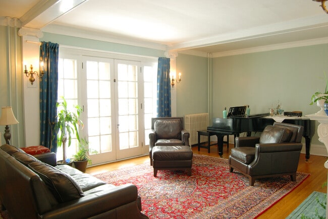 Building Photo - 203 Wallace Ave