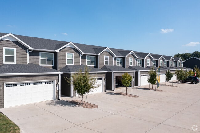 Townhomes At Northwest Pointe