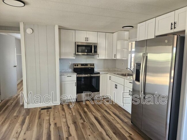 Photo - 901 S 95th St