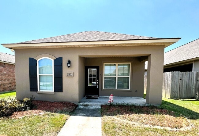 Building Photo - "Desirable 3-Bedroom Home with Guest Suite in Pelican Lakes - A Must-See Rental Property!"