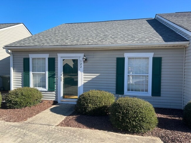 Photo - 122 Red Coat Ln