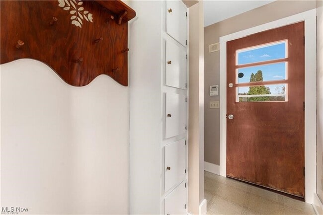 Photo - 1001 Applegrove St NW