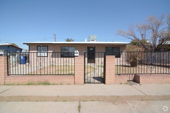 Building Photo - Updated 3 Bedroom 1 Bath Home! Central Tuc...